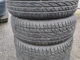 Продам комплект зимней резины 195/65 R15