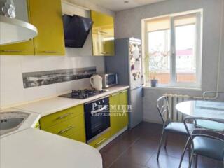 Продам 3 кімнатну квартиру у центрі Суворівського району