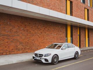 Chirie/Прокат Mercedes AMG E63 alb - 23 €/ora & 125 €/zi