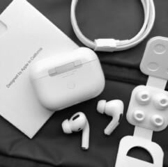 Продам Apple AirPods Pro