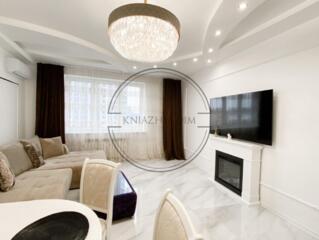 Продаж просторої світлої двокімнатної квартири за адресою вул. ...