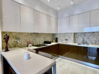 Продам квартиру 74 кв. м., 5/17, новый дом, жк Гринвуд.