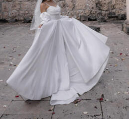 Продам атласное свадебное платье, размер S