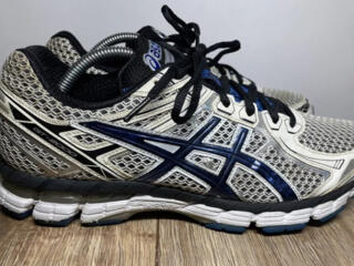 Кроссовки Asics оригинал размер 41-42