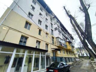 Parc! Sec. Riscani, str. Andrei Doga. 1 camera + living. Reparat!!!