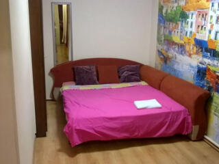 Продам 2-комнатную квартиру ул. Гимназическая