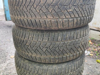 Продам комплект зимней резины 205/55 R16