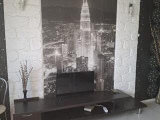 Сдам Центр двушка, мебель, техника, интернет. Уютно 300$