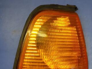 Правый поворотник на ауди 80 Б3