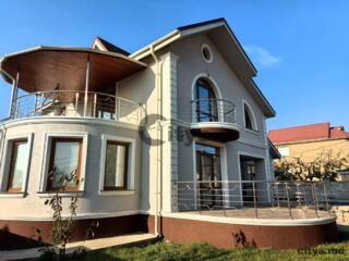 Casa - 210  m²  , Ialoveni, Centru, str. Mihai Viteazul