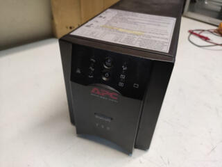 APC Smart UPS 750