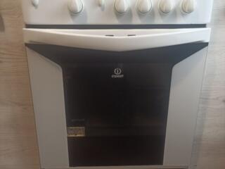 Продам газовую плиту Indesit