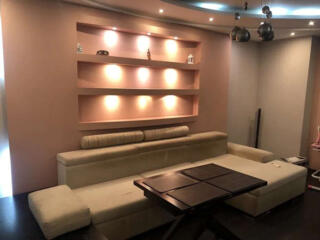 Светлая тёплая 2-х комнатная квартира с видом на Кировский сквер, ...