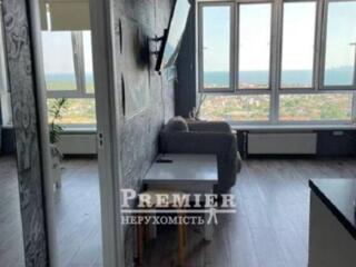 Продам красиву однокімнатну квартиру в новому будинку з видом на море.
