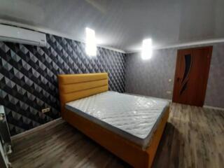 Предлагается к продаже просторная двухкомнатная квартира на Сахарова. 