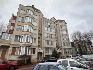 3-х комнатная квартира, 143 м², Центр.