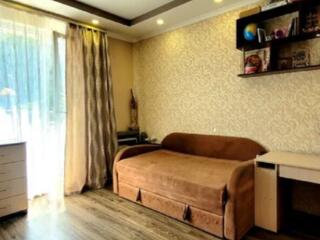 Продам квартиру 30 кв. м., 1/3, новый дом, жк Золотые Столбы.