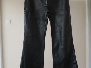 Брюки новые кожа Италия черные размер М, rochie платья