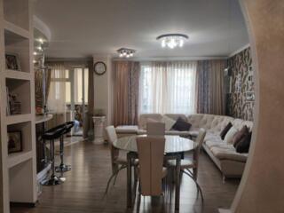 Предлагается к продажешикарная трехкомнатная квартира на Сахарова. ...