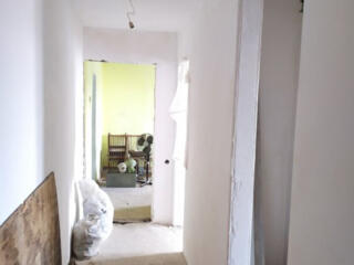 Срочно! В центре Бендер продается большая трёшка.