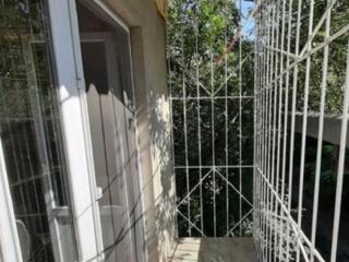 Комната 17.5 м2 со своим балконом. 2/5. Соседи - одна семья.