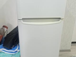 Продам холодильник Indesit