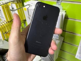 Продам iPhone 7