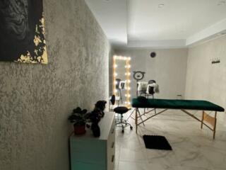 Недорого продам работающий салон красоты.