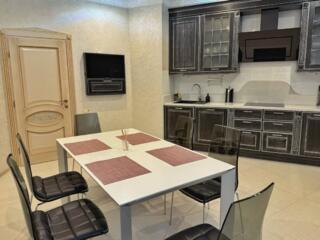 В продаже трехкомнатная видовая квартира. Квартира с классическим ...