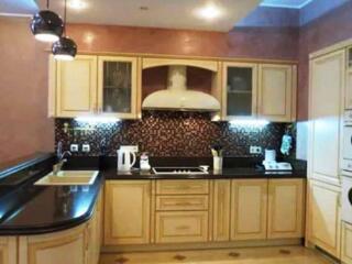 Предлагается к продаже просторная квартира с продуманной планировкой: 