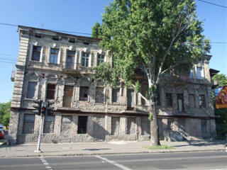 Квартира на перспекитиву. Старинный Одесский "Дом-утюг".