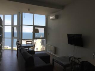 Двухкомнатная в центре.