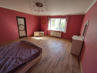 Просторная двухуровневая 4 комнатная квартира в Приморском районе.