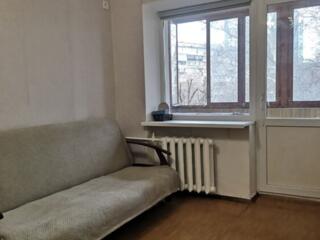 Продам двухкомнатную квартиру с видом на парк Победы.