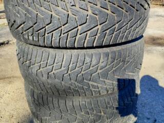 Продам комплект зимней резины 215/65 R16