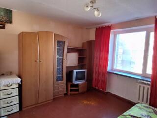 В продаже небольшая, а главное своя комната в коммунальной квартире. .