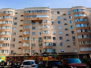 Se vinde apartament cu 5 camere, amplasat în sect. Buiucani, pe bd. ..