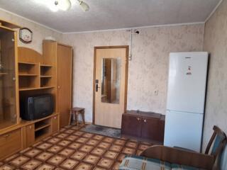 В продаже небольшая, а главное своя комната в коммунальной квартире. .