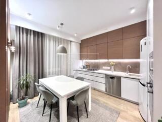 Vă propunem spre chirie apartament cu 3 odăi și living, amplasat în ..