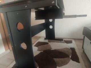 Продам стол компьютерный