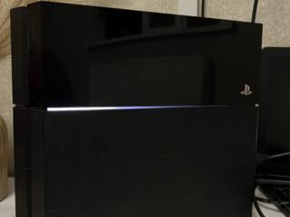 Продам PlayStation 4 FAT 500 GB с кучей игр и дисками