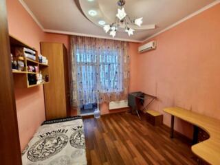 Продам четырехкомнатную квартиру в Приморском районе по улице ...