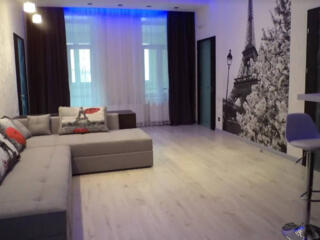 В продаже большая уютная трехкомнатная квартира в центре города. ...