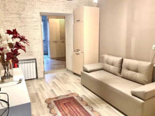 Продам 2-х комнатную в центре города