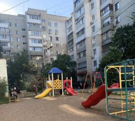 Продам 1-комнатную с тремя окнами на 6-й Фонтана, 2/9 эт., евроремонт