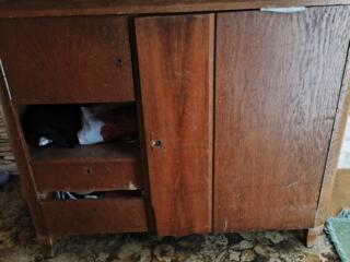 Продам швейную машину "Лада" с тумбой