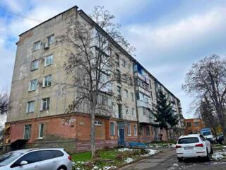 Продам 2-Х кімнатну біля парка Олександрія.