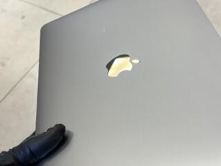 Продам. MacBook Air