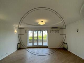 Оренда 4 км кв. в Центрі без меблів з дизайнерським ремонтом по вул. .