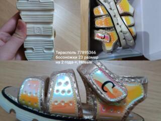 Продам детскую обувь